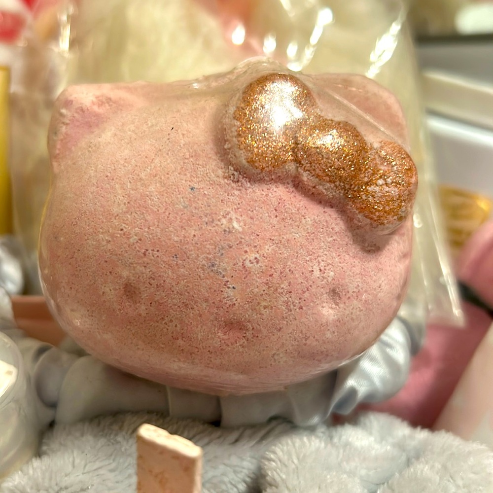 🎀Vintage Hello Kitty Limited Edition Fragrant Jewels Bath Bomb - Picture 2 of 11